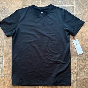 ALO Yoga Men's Large Classic Black Tee Shirt and Shorts Lot New with Tags
